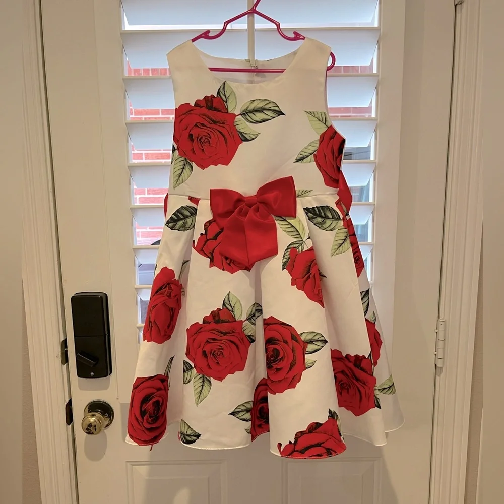 Girls size 8 floral sleeveless party dress.